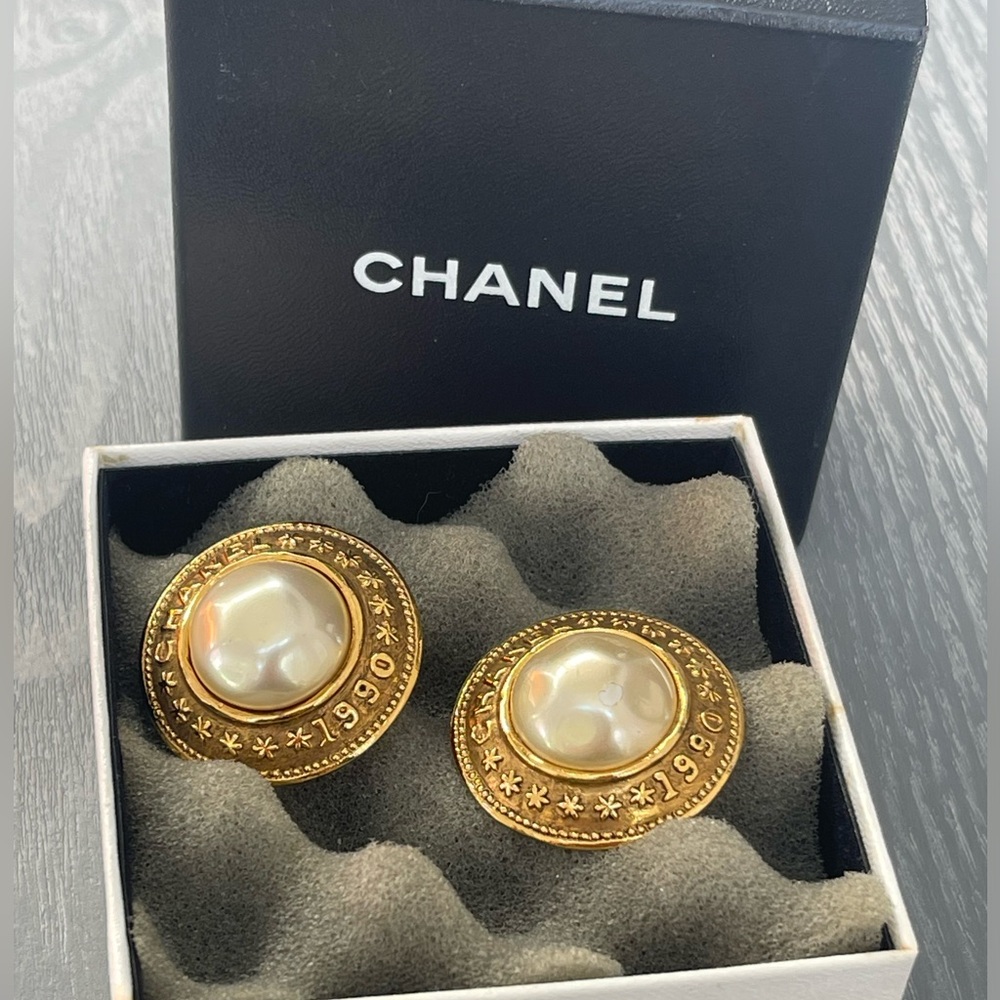 Chanel Vintage Faux Pearl Gold Clip-on Earrings